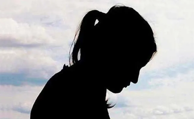 Minor Girl Commits Suicide While Boyfriend Cheat in Hyderabad - Sakshi