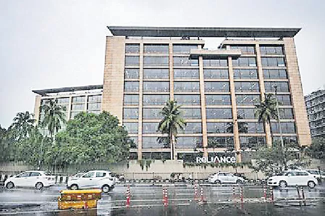 Reliance Infra to lease out headquarters in Mumbai to reduce debt - Sakshi