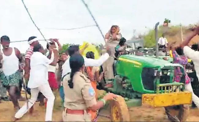 TRS Leader Krishna Rao Attack On Forest Officer At Sirpur - Sakshi