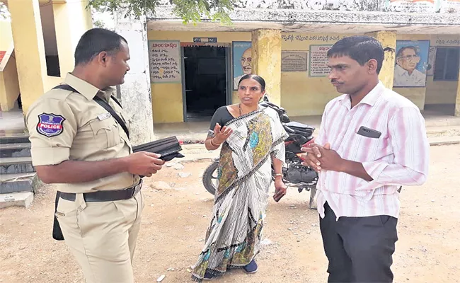 Teachers Fight Infront Of Students In Rangareddy - Sakshi