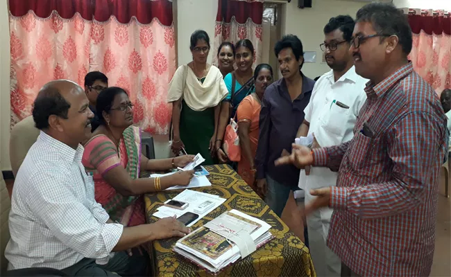 Teachers Fight For Promotions In DEO Office  In Krishna  - Sakshi