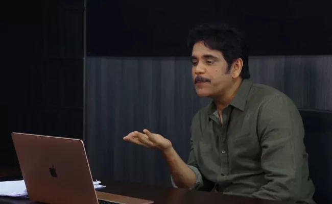 Manmadhudu 2 Promotions Nagarjuna Akkineni Pranks Rahul Ravindran - Sakshi