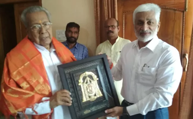 Vijayasai Reddy Meets AP Governor Bishwa Bhushan Hari Chandran - Sakshi