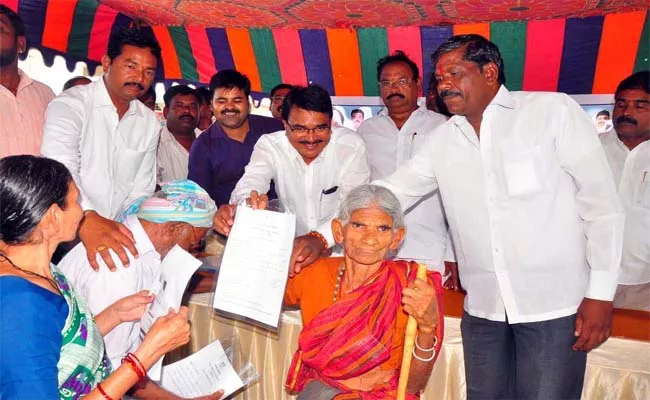 Minister Niranjan Reddy Inaugurated the Pension Distribution Program at Wanaparthi - Sakshi