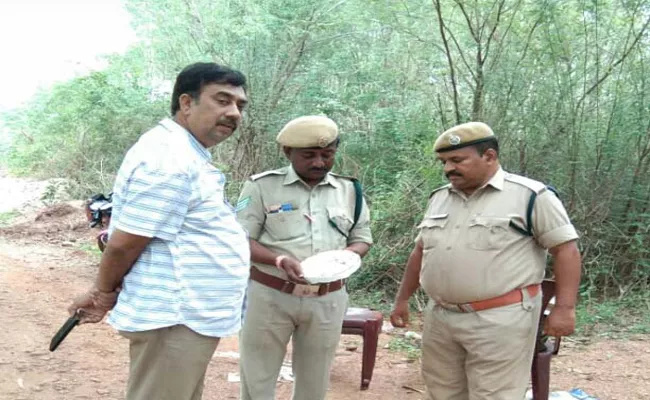 Forest Officials Says, It Is Hyna Not A Leapord In Koyyalagudem Forest - Sakshi