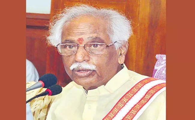 BJP Leader Bandaru Dattatreya Critics Telangana CM KCR - Sakshi