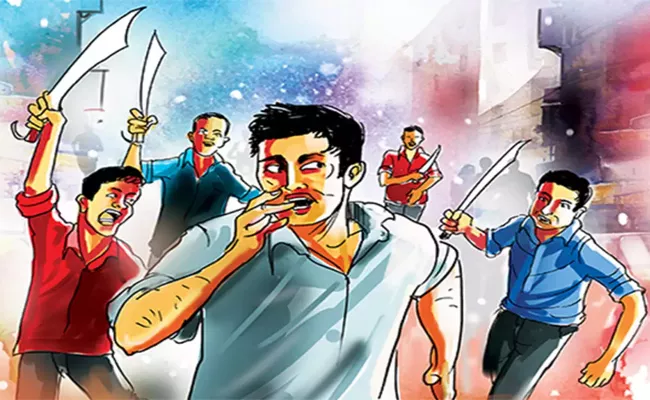 Drunk Young Men Terrorising People With Swords & By Making Unusual Noises In Tadepally - Sakshi