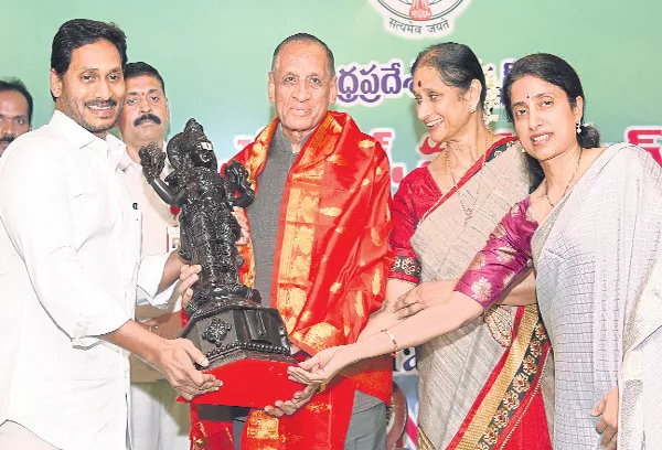 YS Jagan will create history says Governor Narasimhan - Sakshi