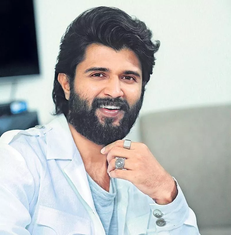 Vijay Devarakonda Inspirational Speech At Dear Comrade Music fest - Sakshi