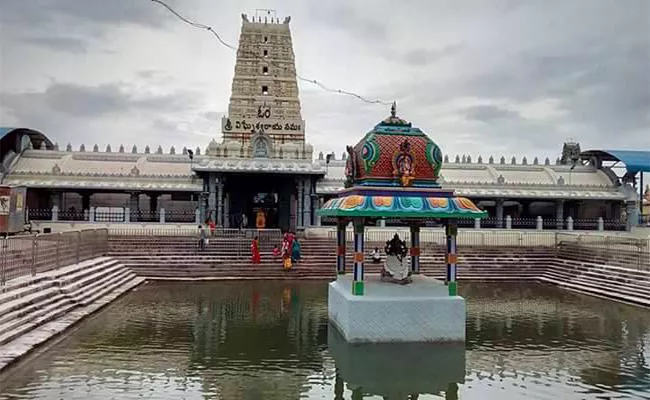 TDP Leaders Took The Shops In The Kanipakam Vinayaka Temple Under The Names Of Benami  - Sakshi