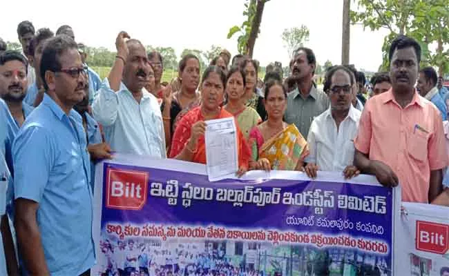 Workers Protest in Front of Built Factory in Warangal - Sakshi