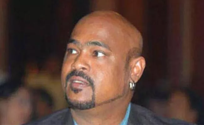 Kambli disagrees with Gangulys same players in all formats idea - Sakshi