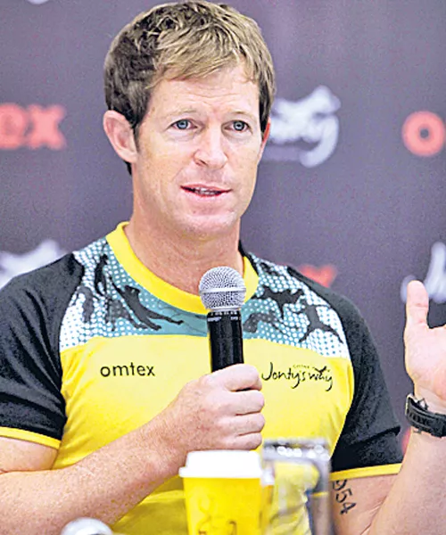 Jonty Rhodes applies for Team Indias fielding coach job - Sakshi