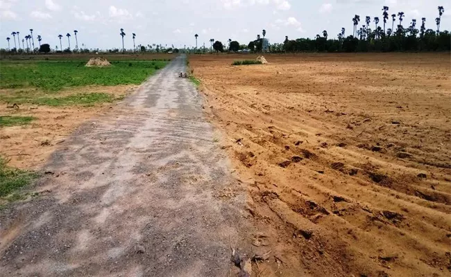 Farmers Demand Return Of Land Taken for Machilipatnam Urban Development Authority - Sakshi