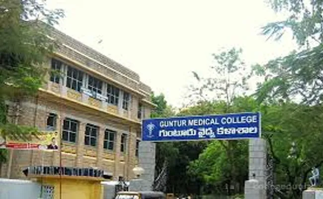 Students Facing Lack Of Facilities In Guntur Medical College - Sakshi