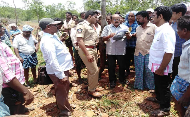 Enquiry on TDP Leaders Land Grabbing In Ponduru Srikakulam District - Sakshi