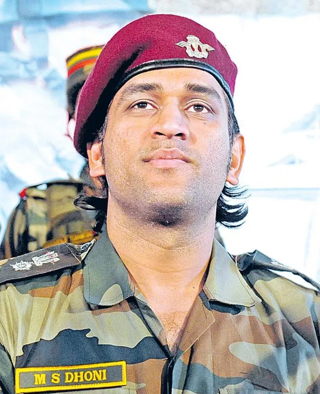 Indian cricketer MS Dhoni begins training with the army in Kashmir - Sakshi