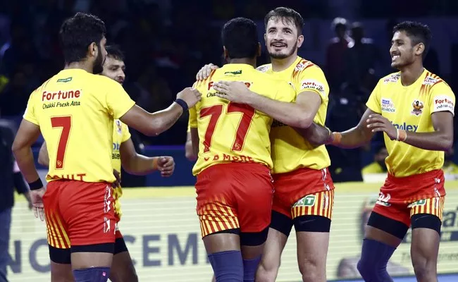 Pro Kabaddi 2019 Gujarat Fortunegiants Beat UP Yoddha - Sakshi