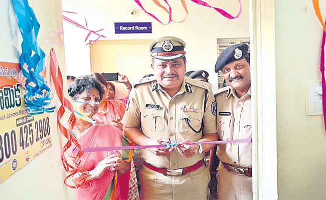 Rachakonda CP Mahesh Bhagwat Who Started the Family Counseling Center - Sakshi