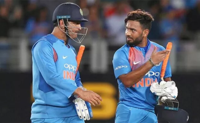 Rishabh Pant Says No Chance To Replacing Dhoni In ODIs - Sakshi