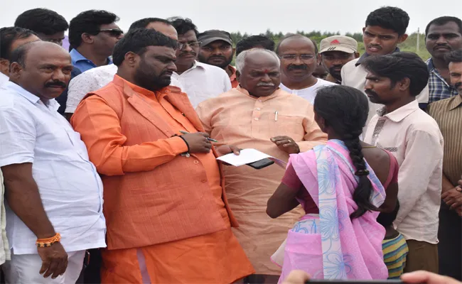 SC And BC Commission Members Inspecting The Controversial Site - Sakshi