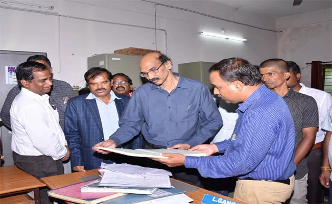 Collector Anilkumar Says, We Try To Keep Telangana University First Rank In State - Sakshi