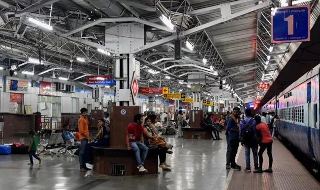 Railways Earned Rs 140 Crore From Platform Ticket Sales - Sakshi