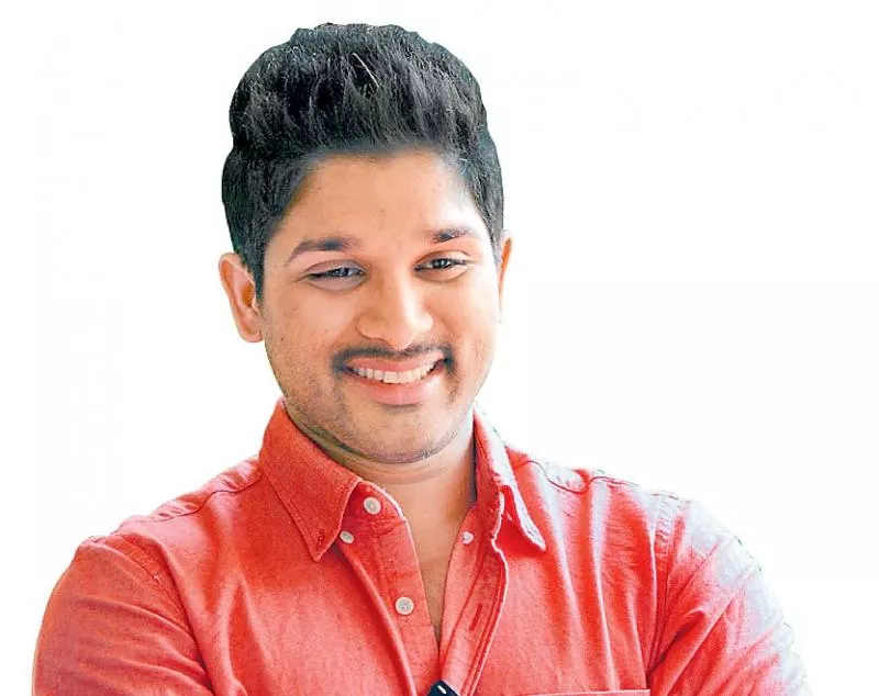 Allu Arjun, Trivikram new movie first look released on august 15 - Sakshi