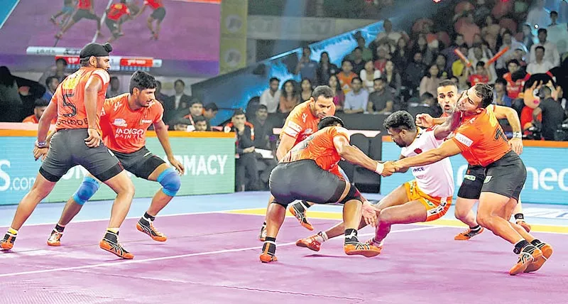 U Mumba defeat Puneri Paltan 33-23 - Sakshi