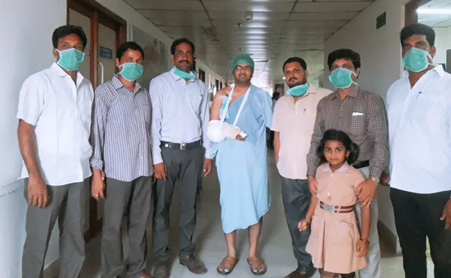 Kerala Doctors Hand Surgery to NAD Employee - Sakshi