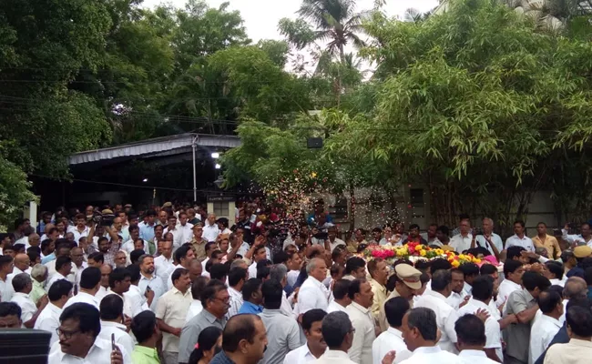 Jaipal Reddy Final Journey  From Jubilee Hills - Sakshi