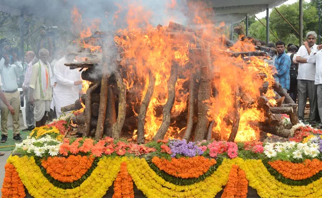 Jaipal Reddy Last Rites Completed With State Honour - Sakshi