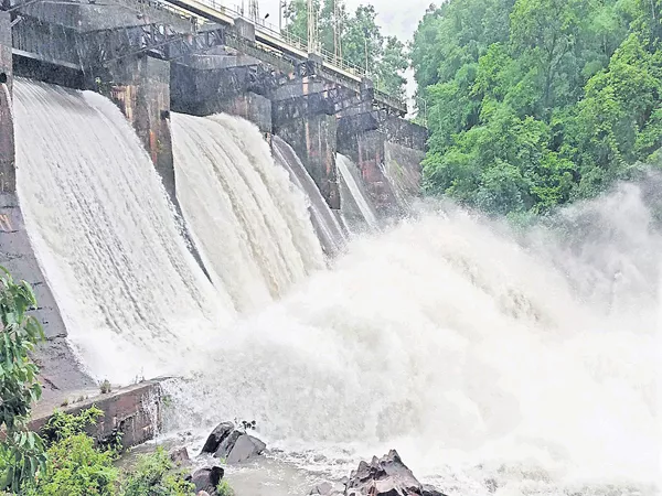 Huge Rains in several coastal districts - Sakshi