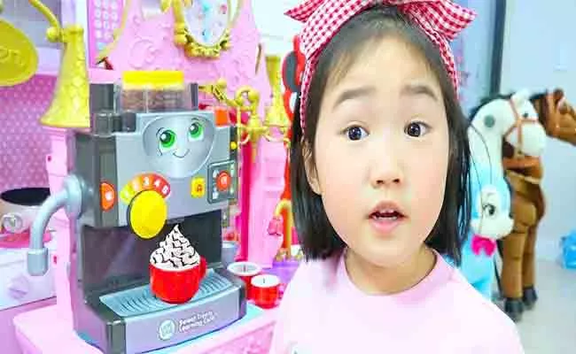 South Korea 6 Year Old YouTube Star Buys Five Storey Property - Sakshi