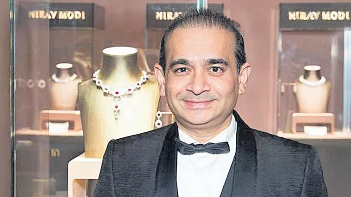 Singapore HC orders freezing bank account of Nirav modi - Sakshi