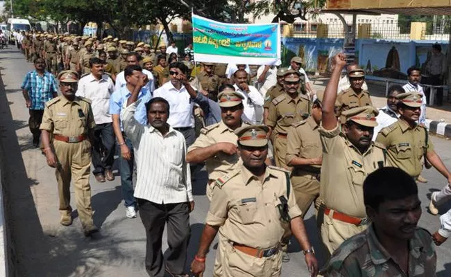 No Weapons For Forest Officers In Warangal  - Sakshi