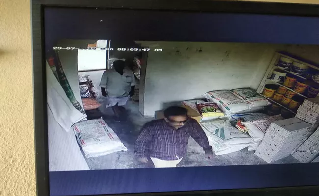 Fake Vigilance Officer Hulchal In Damaracherla Rythu Mithra Shop - Sakshi