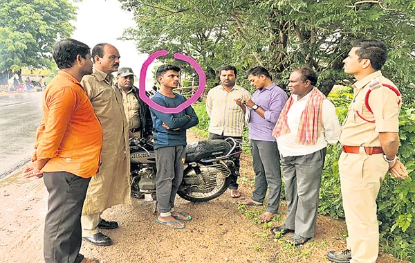 Person Fled Away With Bike Was Catched By Police Officials In Tupran - Sakshi