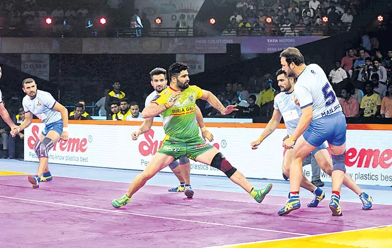 Battle of top 2 raiders in Pro Kabaddi on Chennai vs Patna  - Sakshi