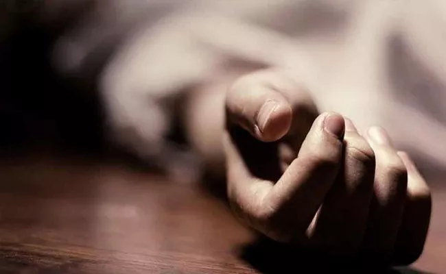 Women Try To Commit Suicide In Karimnagar - Sakshi