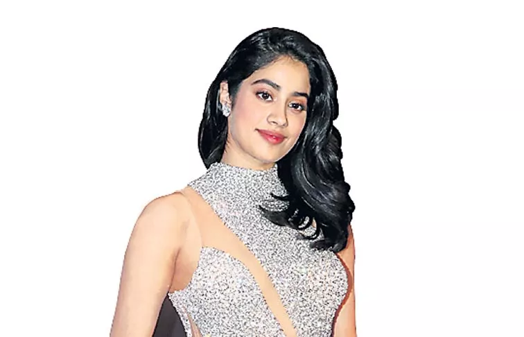 Janhvi Kapoor to gain weight for Kargil Girl after losing 10kg - Sakshi