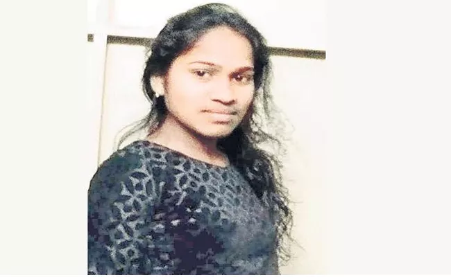 Pharmacy Student Soni Is Safe Who Kidnaped By Ravi Shankar In Hayathnagar - Sakshi