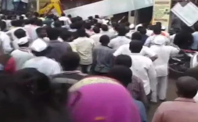 Bank Of Maharashtra Solapur Branch Roof Collapses - Sakshi