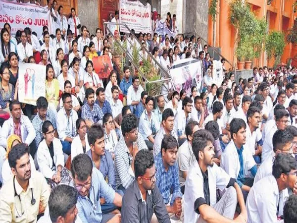 Telangana junior doctors decision against NMC - Sakshi