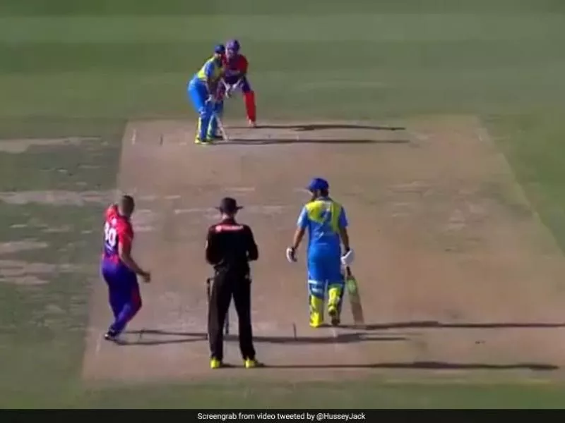 Pavel Florin Bizarre Bowling Action In European Cricket League - Sakshi