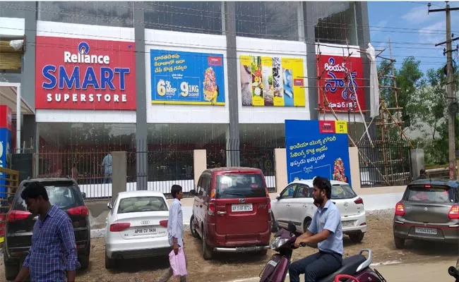 Reliance Smart Outlet Opens In Khammam - Sakshi