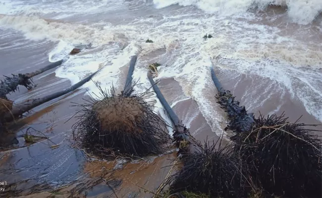 Increasing Sea waves In Coastal area In Srikakulam - Sakshi