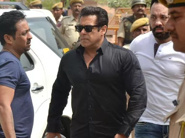 Jodhpur court Warns Salman Khan - Sakshi