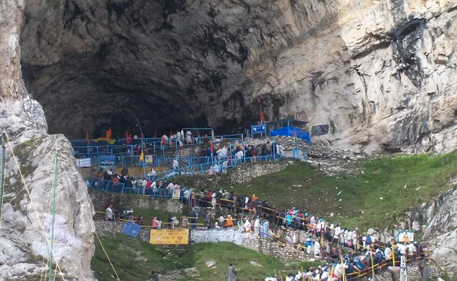 AP Woman Dies Of Heart Cardiac Arrest In Amarnath Yatra - Sakshi