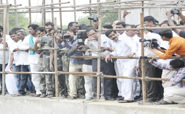 Vemula Prashanth Reddy Visits SRSP Canal - Sakshi